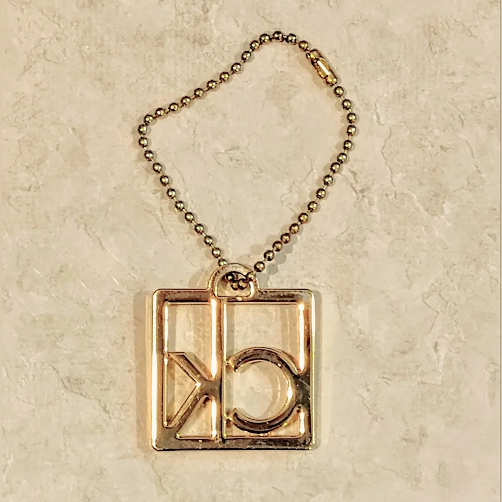 CALVIN KLEIN SQUARE CK LOGO GOLD TONE METAL BAG CHARM / KEYCHAIN. - Picture 4 of 6